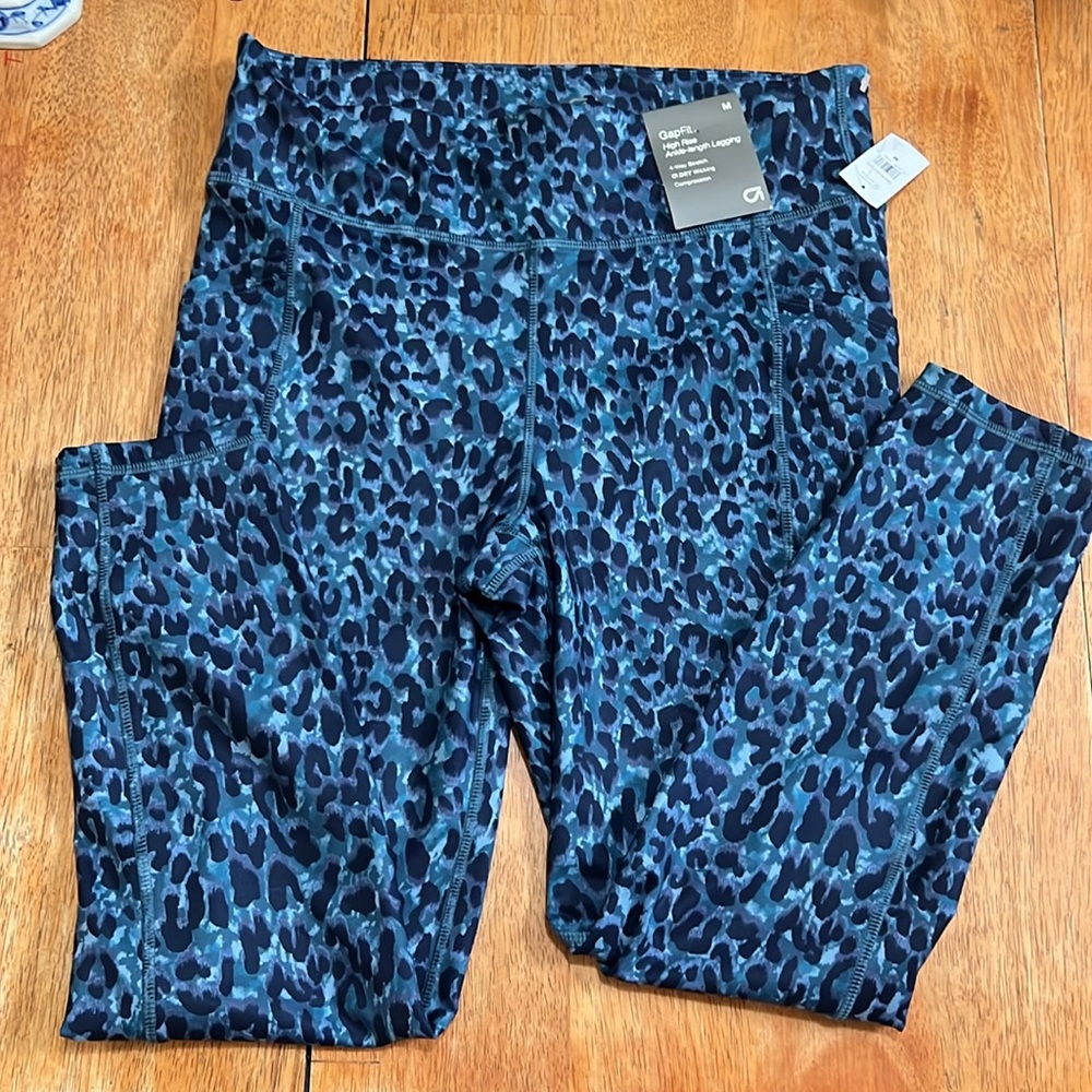 NWT GAP FIT BLUE LEOPARD PRINT LEGGINGS - Picture 2 of 9